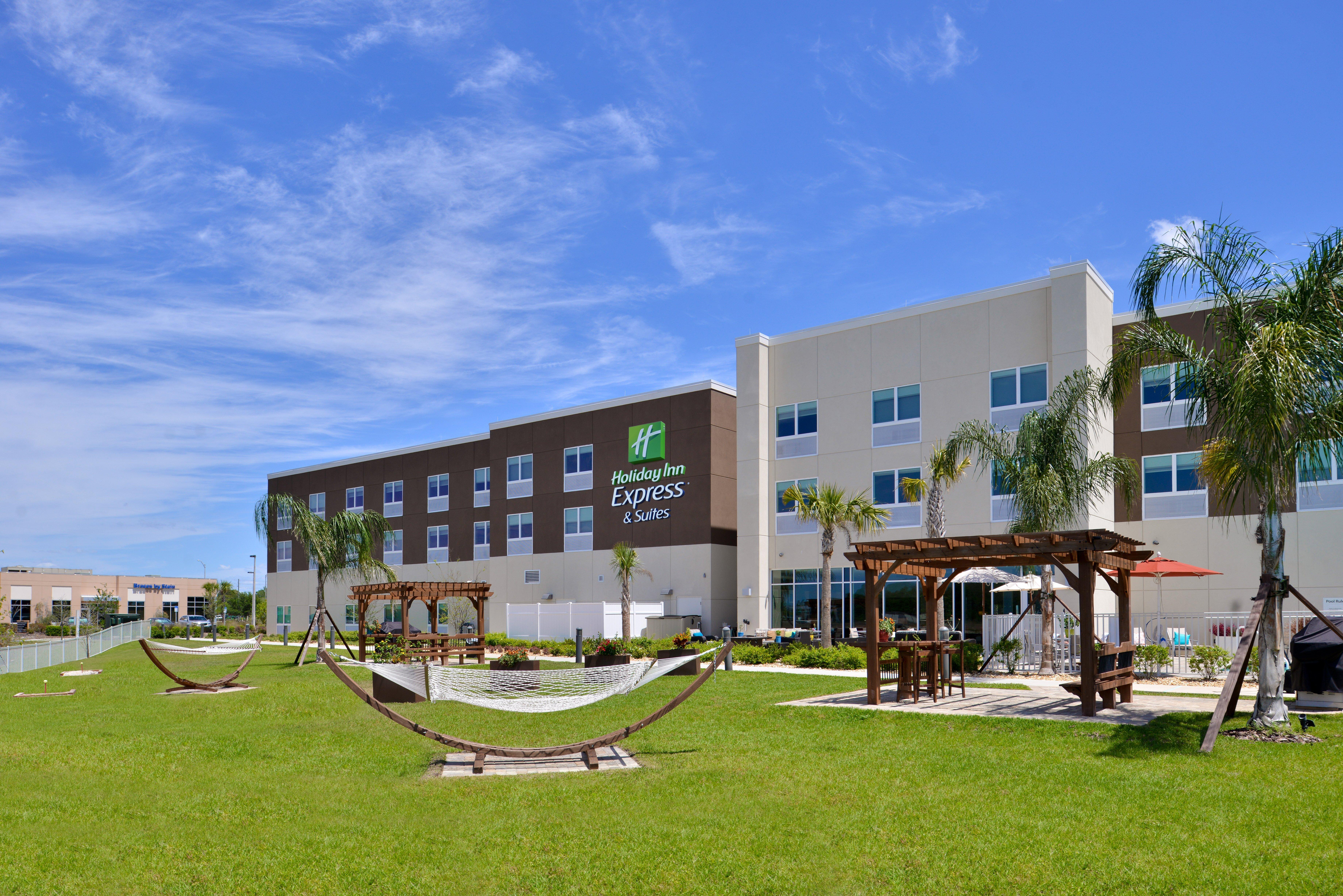Holiday Inn Express & Suites Trinity By Ihg Exterior foto